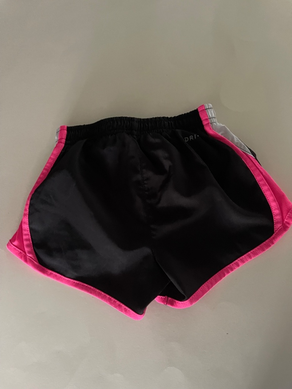 Girls Nike Shirt & Shorts - size 2T - Picture 4 of 7